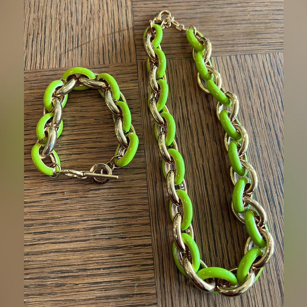 Cold water creek matching necklace & bracelet set lime green and gold colored
